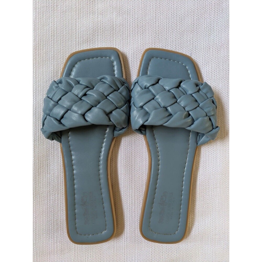 Coach And Four Women’s Light Blue Leather Sandals Size 9.5